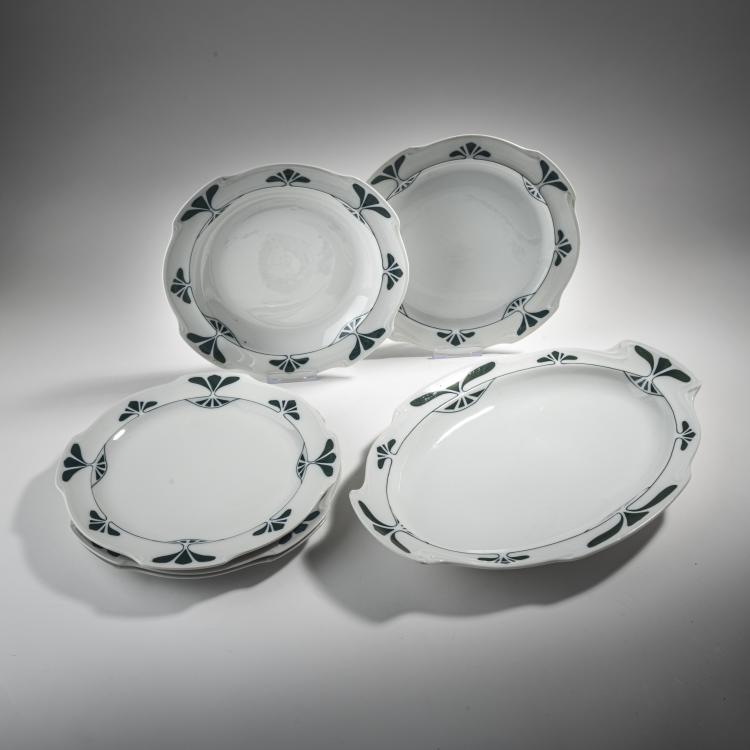 Bild 1 zu Objekt, Four dinner plates, soup plate and platter 'Geschweifte Form' - Agnes', 1903, Therese Trethan, Selle, Burgau, 176C 650