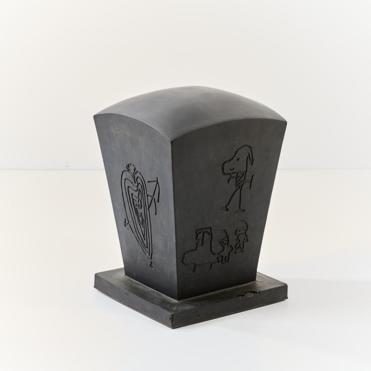 Hauptbild zu Objekt, Stool 'Ara', 1985 (design), Philippe Starck, V.I.A. - Valorisation de l'innovation dans l'ameublement, Paris, 177A 137