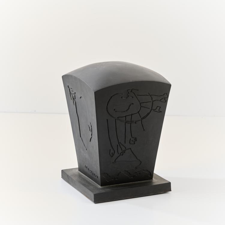 Bild 2 zu Objekt, Stool 'Ara', 1985 (design), Philippe Starck, V.I.A. - Valorisation de l'innovation dans l'ameublement, Paris, 177A 137