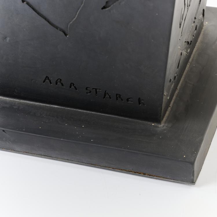 Bild 4 zu Objekt, Stool 'Ara', 1985 (design), Philippe Starck, V.I.A. - Valorisation de l'innovation dans l'ameublement, Paris, 177A 137