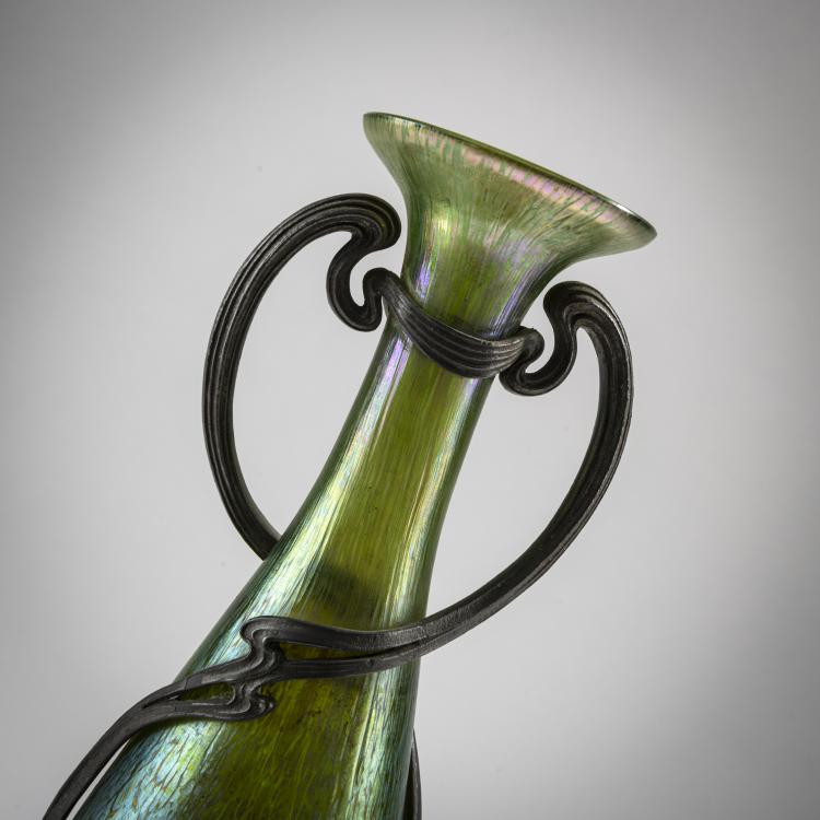 Bild 2 zu Objekt, 'creta Papillon' vase with handles, with pewter mounting by Juventa-Urania-Metallwarenfabrik, Maastricht, 1901, L&ouml;tz Wwe., Klosterm&uuml;hle, 176C 544