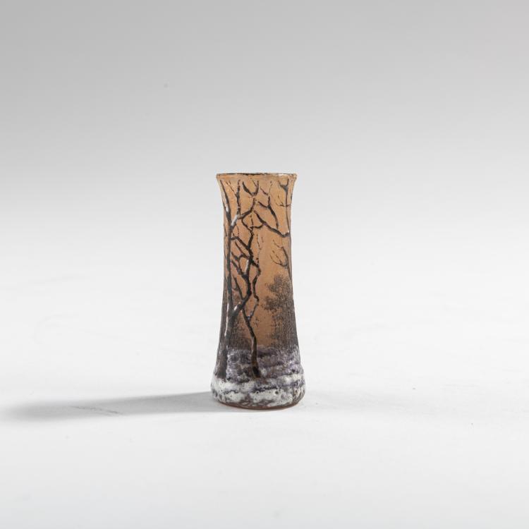 Bild 1 zu Objekt, Miniature vase 'Paysage en hiver', 1900-05, Daum Fr&egrave;res, Nancy, 176C 365