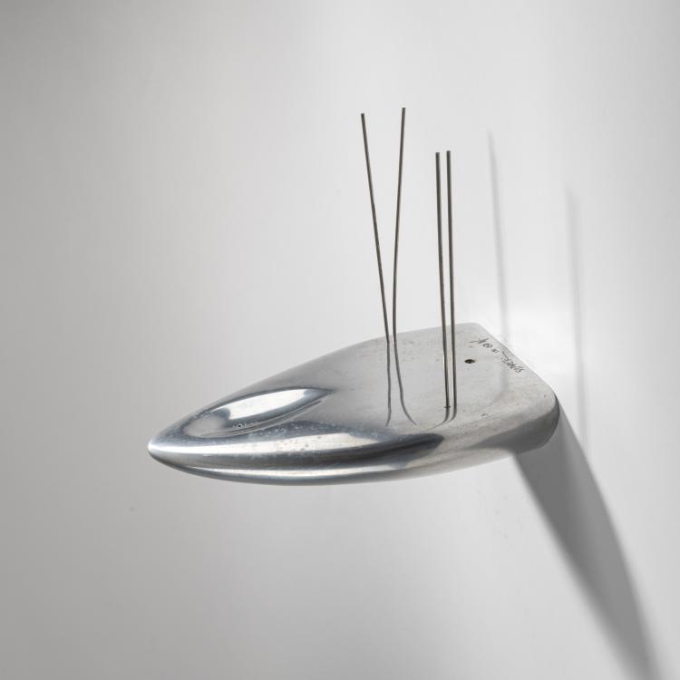 Bild 1 zu Objekt, 'Joe Raspoutine' wall candle holder, 1987, Philippe Starck, O.W.O, Montfort-l'Amaury, 176B 249