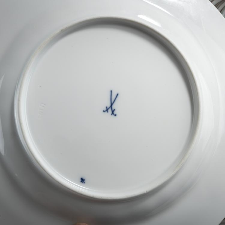 Bild 2 zu Objekt, Twelve dinner plates 'Crocus', 1896, Konrad Hentschel, Meissen, KPM, 176C 631
