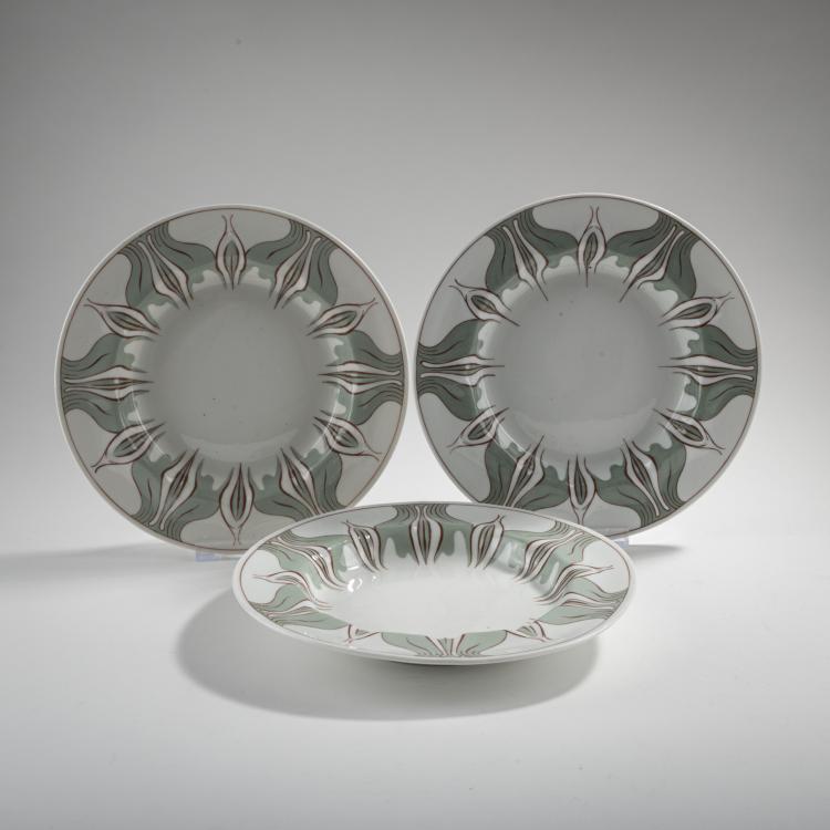 Hauptbild zu Objekt, Three soup plates 'Crocus', 1896, Konrad Hentschel, Meissen, KPM, 176C 632