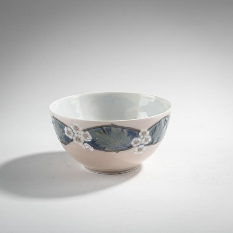 Bild 1 zu Objekt, Bowl 'Donatello' with decoration 'Hawthorn', 1905, Julius-Vilhelm Guldbrandsen,Hans G&uuml;nther Reinstein, Rosenthal, Selb, 176C 644