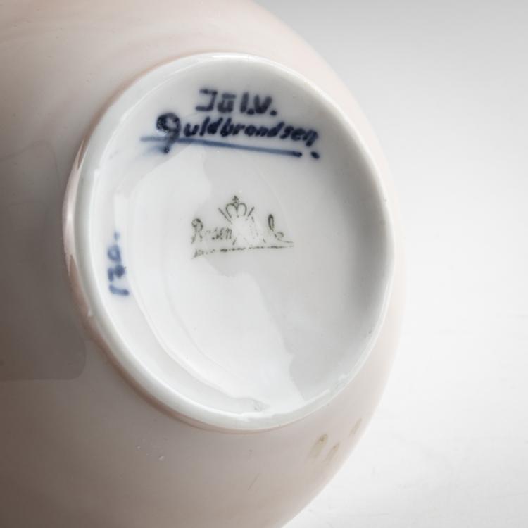 Bild 2 zu Objekt, Bowl 'Donatello' with decoration 'Hawthorn', 1905, Julius-Vilhelm Guldbrandsen,Hans G&uuml;nther Reinstein, Rosenthal, Selb, 176C 644