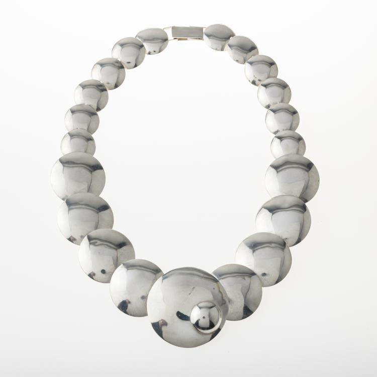 Bild 2 zu Objekt, Collier mit kreisrunden geometrischen Elementen aus hochgl&auml;nzendem Sterling-Silber, 176D 825