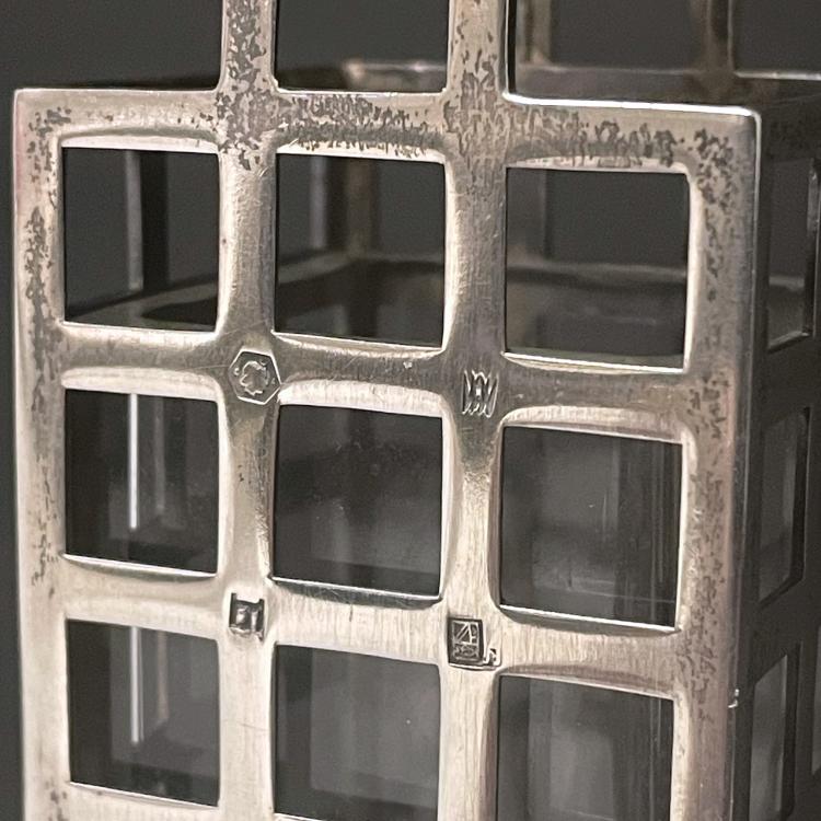 Bild 2 zu Objekt, Flower basket, 1905, Josef Hoffmann, Wiener Werkst&auml;tte, 176C 600