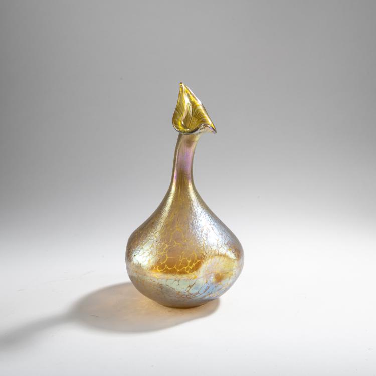 Bild 2 zu Objekt, Rose water sprinkler 'Papillon', 1898-1900 and footed vase, 1904, L&ouml;tz Wwe., Klosterm&uuml;hle, 176C 532