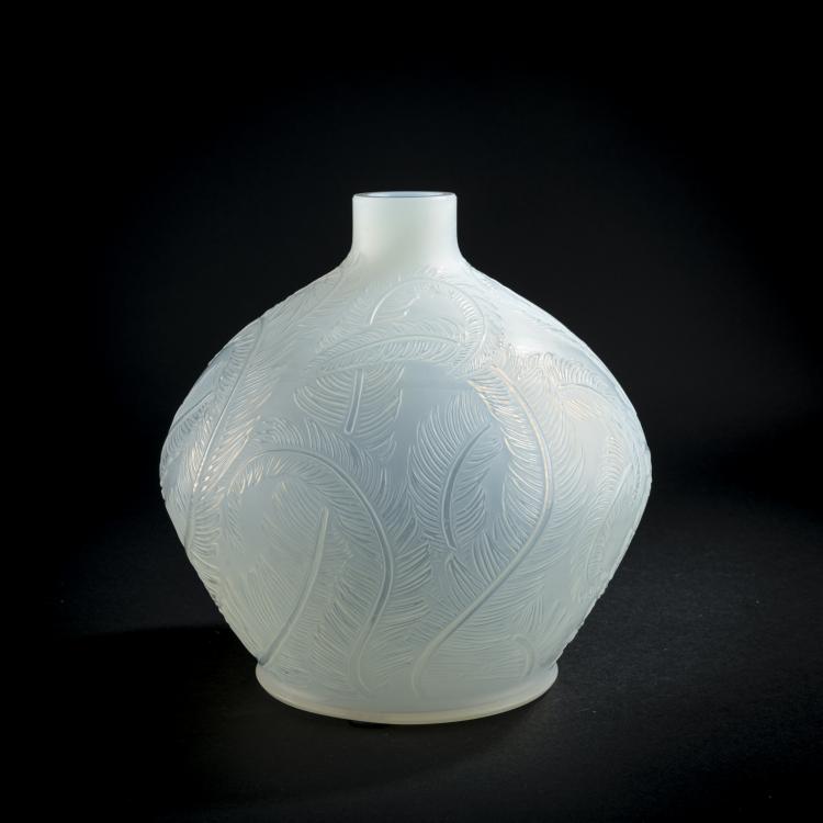 Hauptbild zu Objekt, Vase 'Plumes', 1920, Ren&eacute; Lalique, Lalique, Wingen-sur-Moder, 176C 427