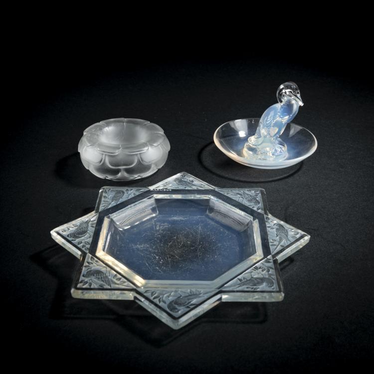 Hauptbild zu Objekt, Three ashtrays 'Fauvettes', 1924, 'Canard', 1925 and 'Dahlias', 1931, Ren&eacute; Lalique, Lalique, Wingen-sur-Moder, 176C 433