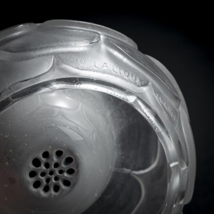 Bild 2 zu Objekt, Three ashtrays 'Fauvettes', 1924, 'Canard', 1925 and 'Dahlias', 1931, Ren&eacute; Lalique, Lalique, Wingen-sur-Moder, 176C 433