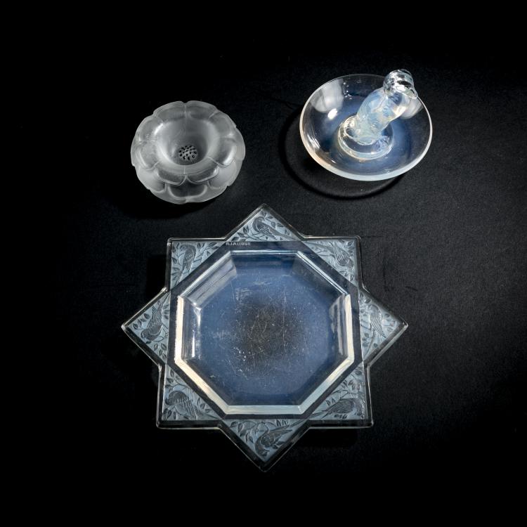 Bild 3 zu Objekt, Three ashtrays 'Fauvettes', 1924, 'Canard', 1925 and 'Dahlias', 1931, Ren&eacute; Lalique, Lalique, Wingen-sur-Moder, 176C 433