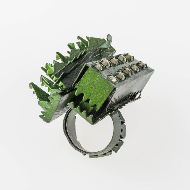 Bild 2 zu Objekt, Ring 'Sharp Green', 2019, Helen Britton, 176D 880