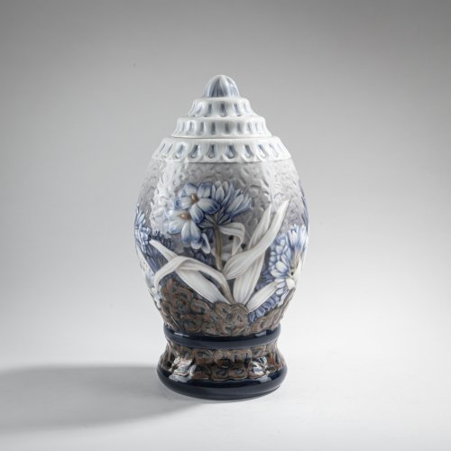 Unique urn, 1923