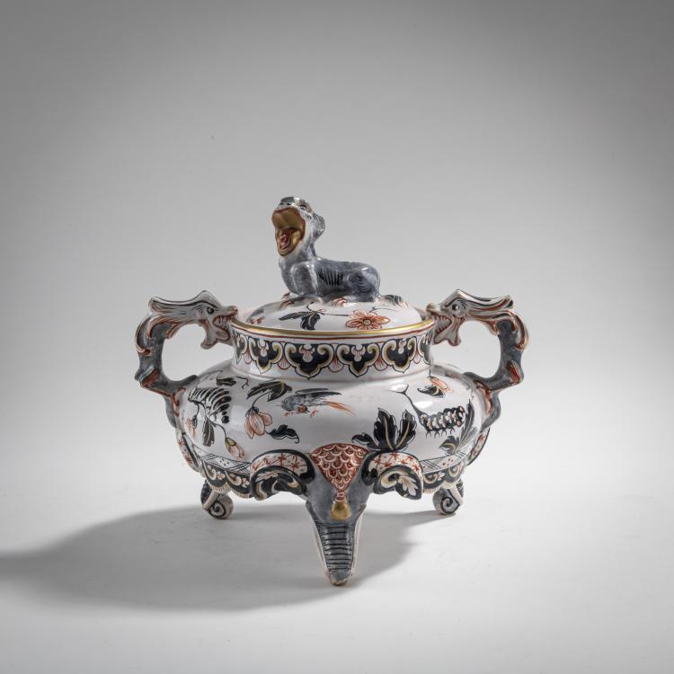 Hauptbild zu Objekt, Jar with mythical creature and stag beetles, c.  1876, Emile Gall&eacute;, Gall&eacute;, Emile, 176C 479