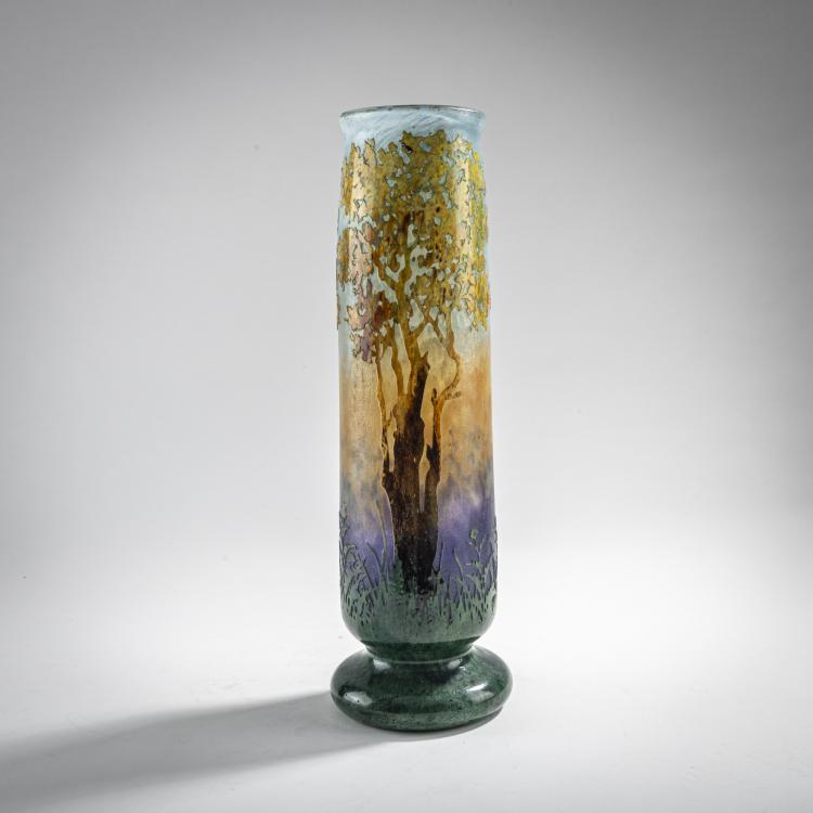 Hauptbild zu Objekt, Tall vase 'au bouleaux en automne', 1905, Daum Fr&egrave;res, Nancy, 176C 375