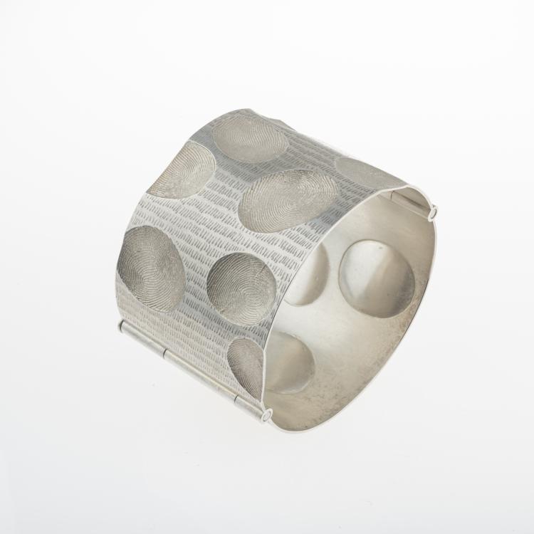 Hauptbild zu Objekt, Bracelet 'Abdr&uuml;cke vom K&uuml;nstler' (Imprints of the Artist), 2020, Gerd Rothmann, 176D 897