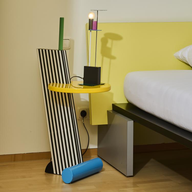 Hauptbild zu Objekt, Two side tables 'Flamingo', 1984 (design), Michele De Lucchi, Memphis Milano, 177A 249