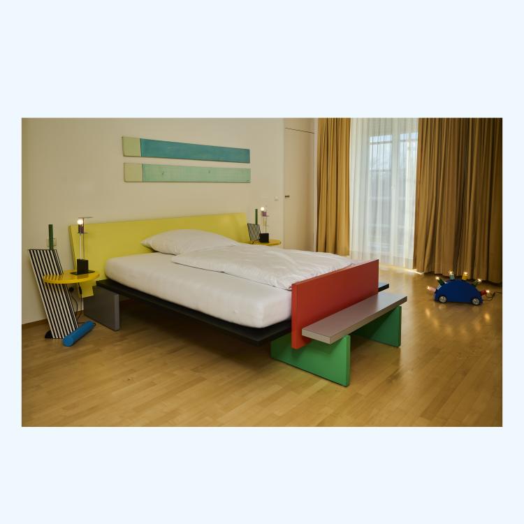 Bild 1 zu Objekt, Two side tables 'Flamingo', 1984 (design), Michele De Lucchi, Memphis Milano, 177A 249