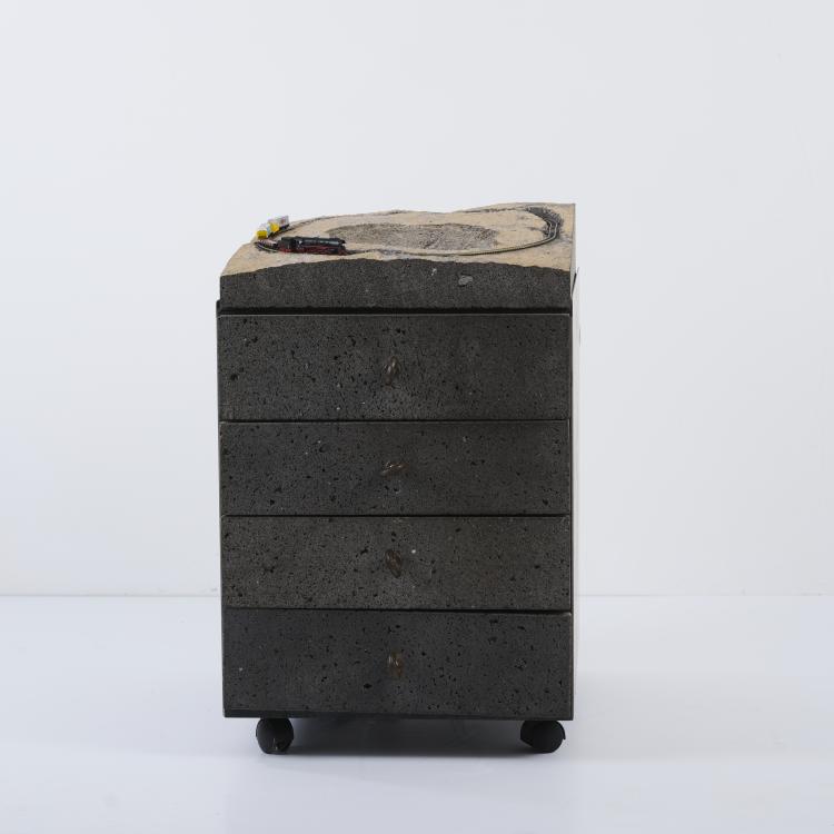 Bild 3 zu Objekt, Roll container 'Monolith', c. 1985, Wolfgang Laubersheimer, Moormann, Nils Holger, Aschau, 177A 429
