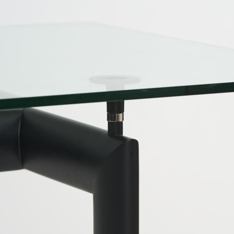Bild 2 zu Objekt, 'LC 6' table, 1928 (design), Pierre Jeanneret,Charlotte Perriand,Le Corbusier Charles-&Eacute;douard Jeanneret-Gris, Cassina, Mailand / Milan, 177A 25
