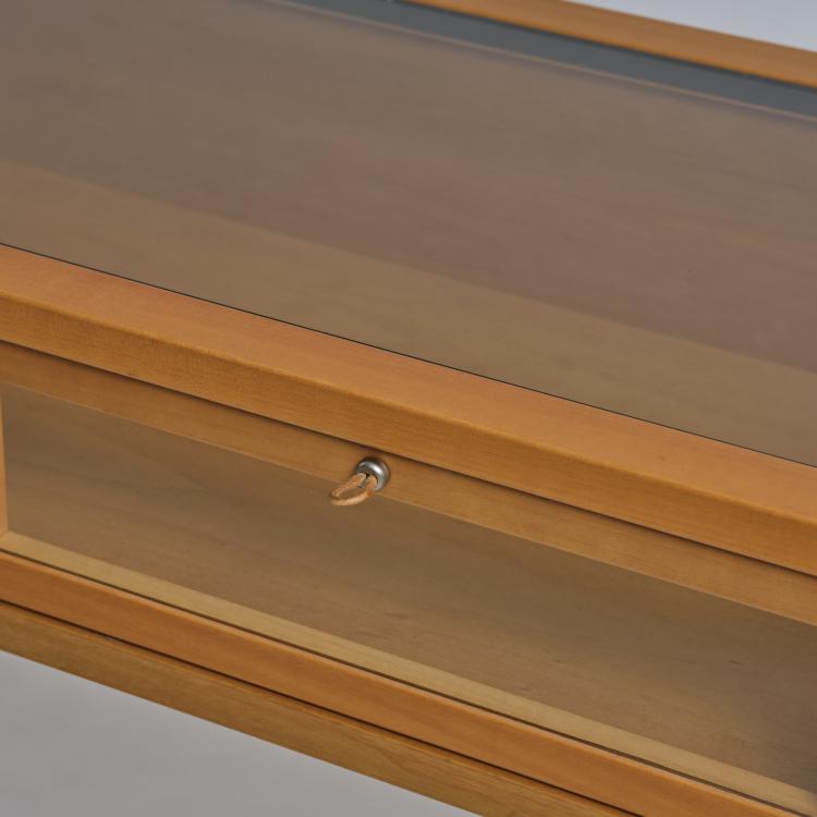 Bild 4 zu Objekt, Konsol-/ Vitrinentisch, um 1993, Italien /Italy, 177A 277