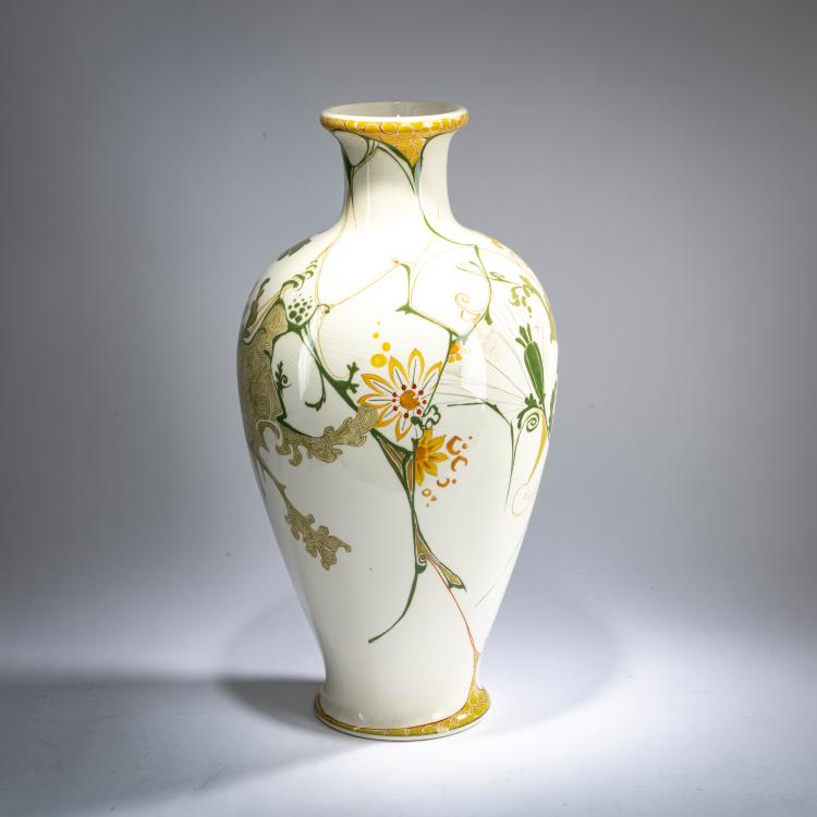 Bild 1 zu Objekt, Decorative jug, 1910-17, Willem (Wilhelmus Petrus) Hartgring, Zuid-Holland E. Esti&eacute; & Co., Gouda., 178A 360