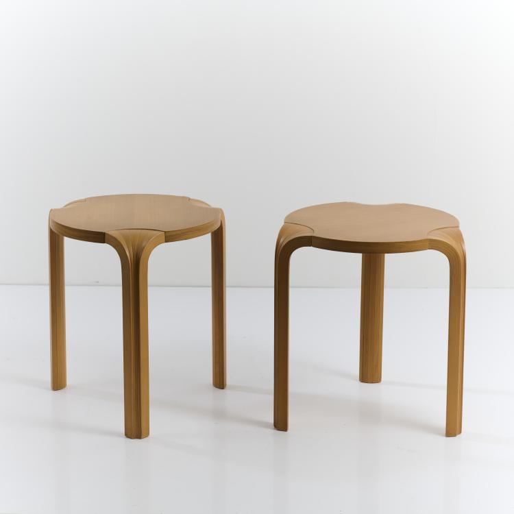 Hauptbild zu Objekt, Zwei Hocker 'X-600', 1954 (Entwurf), Alvar Aalto, Artek, Helsinki, 177A 171