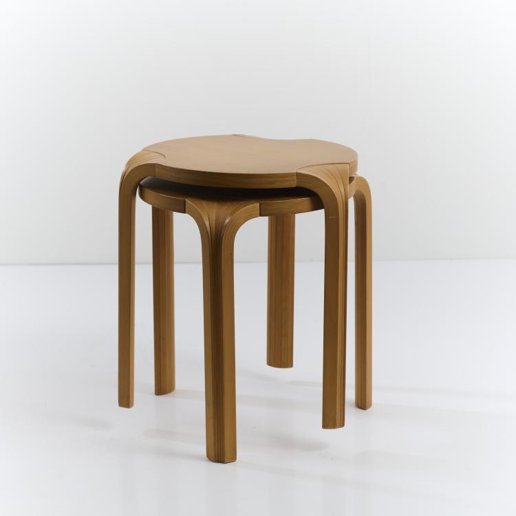 Bild 2 zu Objekt, Zwei Hocker 'X-600', 1954 (Entwurf), Alvar Aalto, Artek, Helsinki, 177A 171