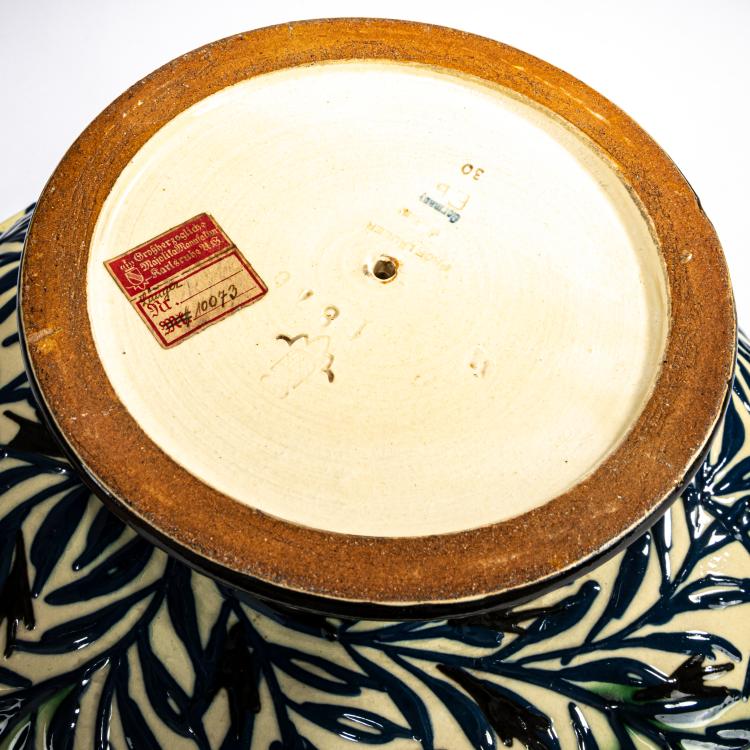 Bild 2 zu Objekt, 'Schale auf Fu&szlig; (Zweige)', 1921-23, Max Laeuger, Karlsruhe, Majolikamanufaktur, 178A 366