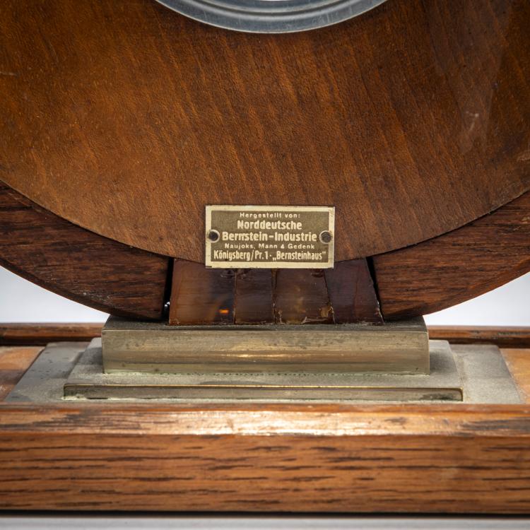 Bild 3 zu Objekt, Bernstein-Kaminuhr, 1930er Jahre, Norddeutsche Bernstein-Industrie, K&ouml;nigsberg / Kaliningrad, 178A 414