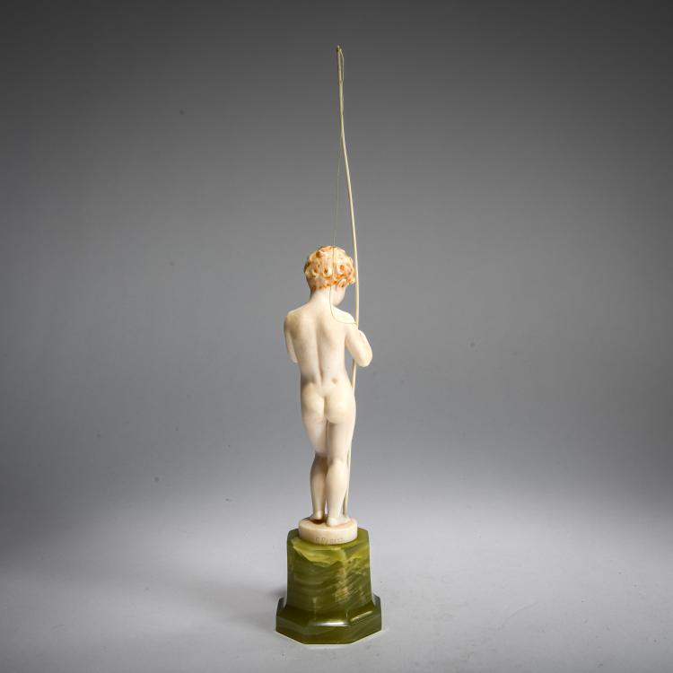Bild 1 zu Objekt, Elfenbeinfigur 'Kleiner Bub beim Angeln', vor 1914, Ferdinand Preiss, 178A 247
