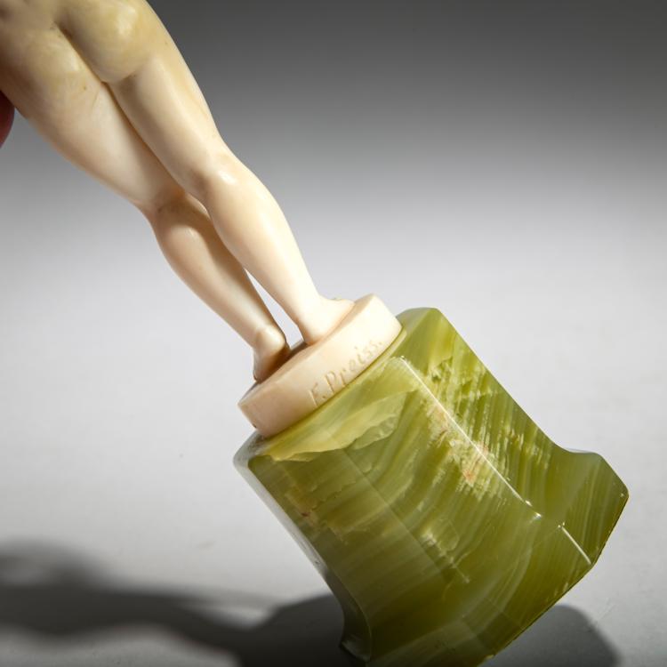 Bild 3 zu Objekt, Elfenbeinfigur 'Kleiner Bub beim Angeln', vor 1914, Ferdinand Preiss, 178A 247