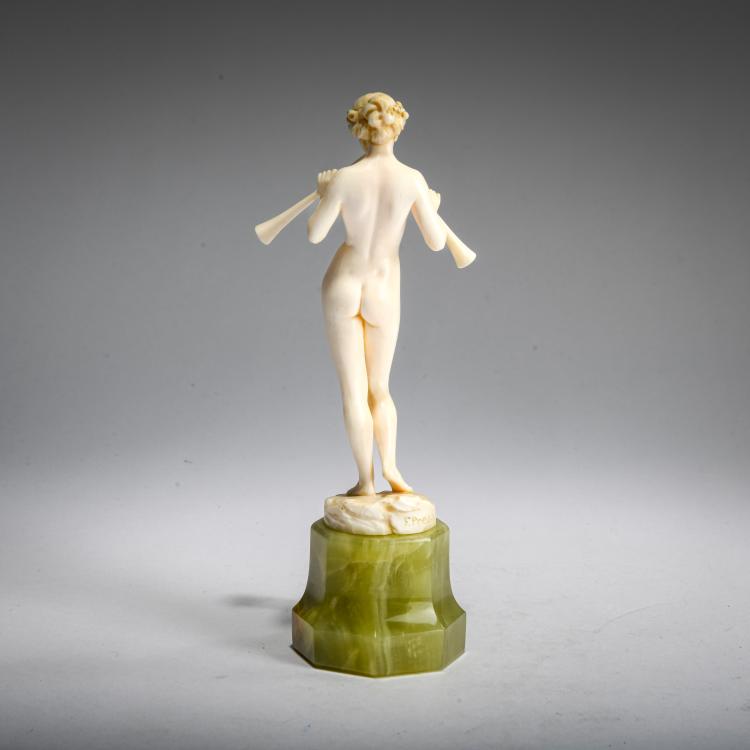 Bild 2 zu Objekt, Elfenbeinfigur 'Dame, Doppelaulos blasend', vor 1914, Ferdinand Preiss, 178A 248