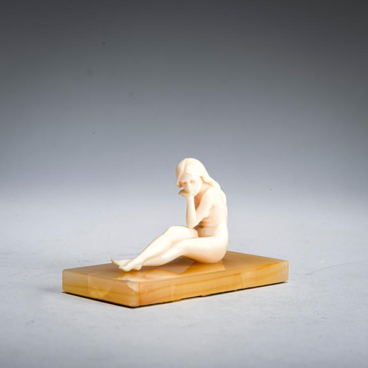 Bild 1 zu Objekt, Elfenbeinfigur 'Ruhend', vor 1914, Ferdinand Preiss, 178A 249