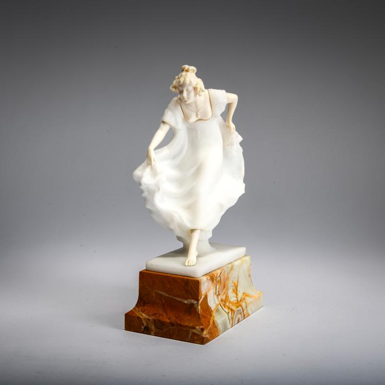 Bild 1 zu Objekt, Marmor- und Elfenbeinfigur 'Knicksend', 1900-15, Ernst Seger, Kionsek, Robert, 178A 276