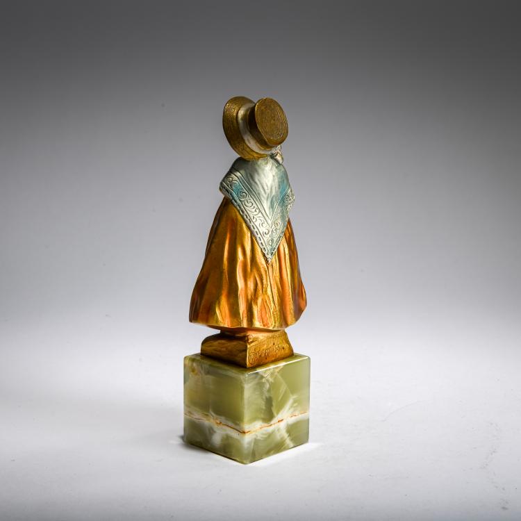 Bild 2 zu Objekt, Chryselephantinfigur 'Victorianisches M&auml;dchen mit Pompadour', um 1922, Ferdinand Preiss, Preiss & Kassler, Berlin, 178A 261