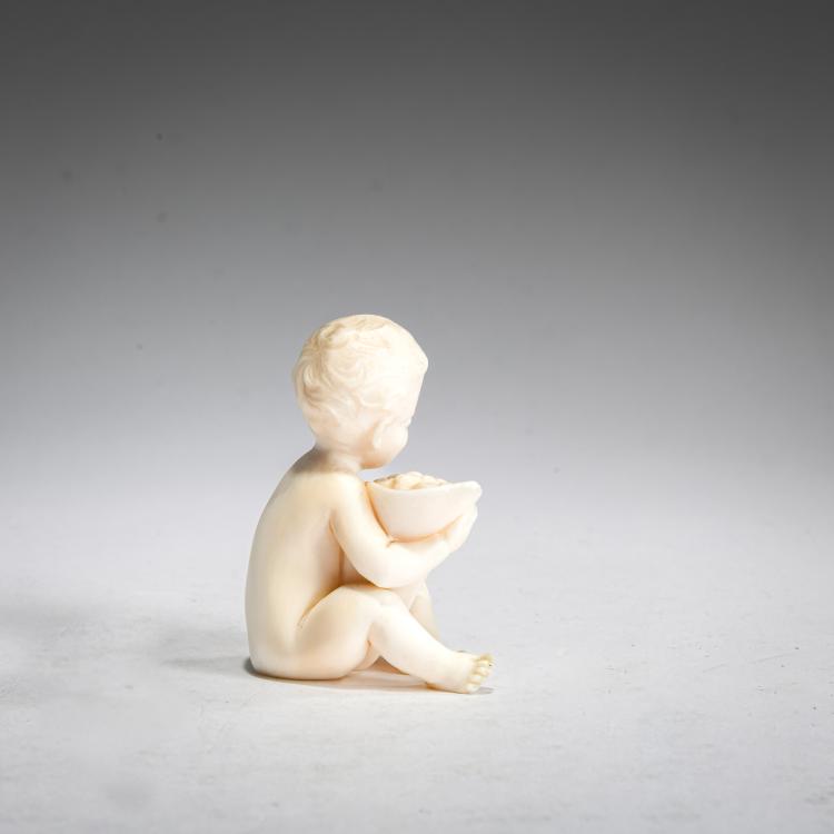 Bild 1 zu Objekt, Elfenbeinfigur 'Knabe mit F&uuml;llhorn', vor 1914, Ferdinand Preiss, 178A 251