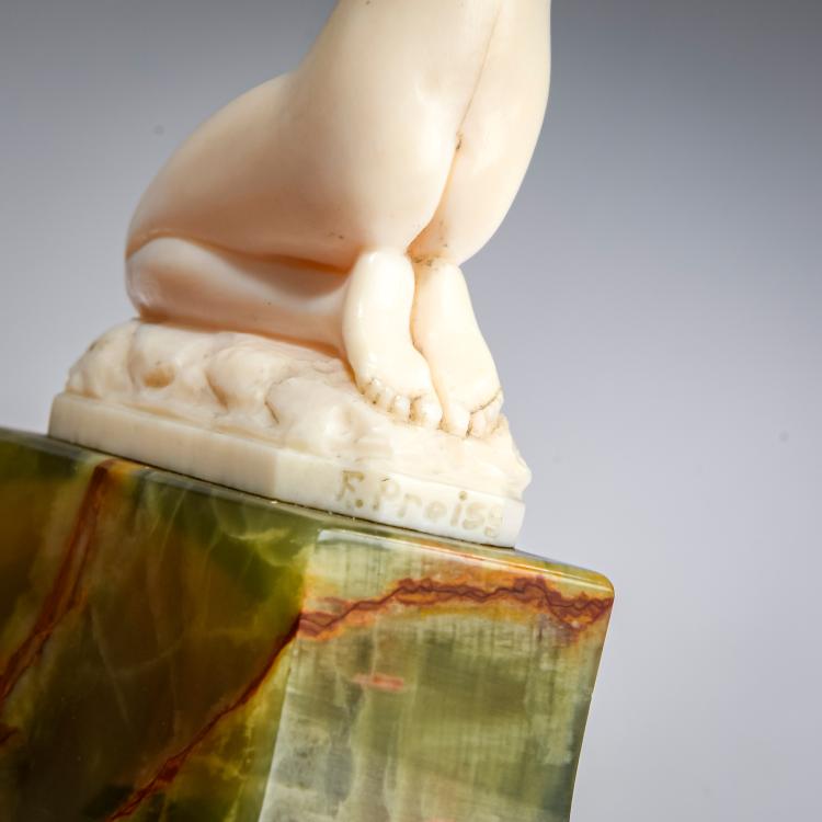 Bild 3 zu Objekt, Elfenbeinfigur 'Junge Frau, trinkend', vor 1914, Ferdinand Preiss, 178A 253