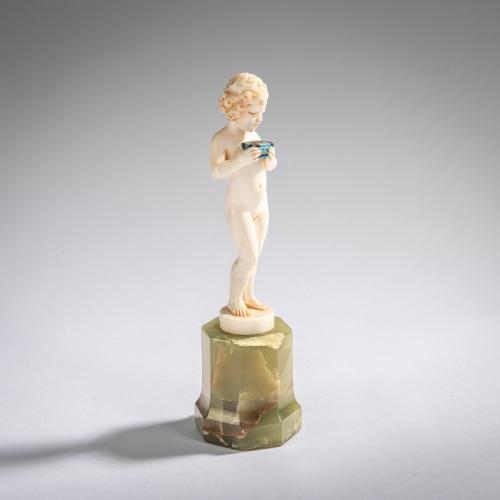 Elfenbeinfigur 'Mädchen mit Schatulle', vor 1914