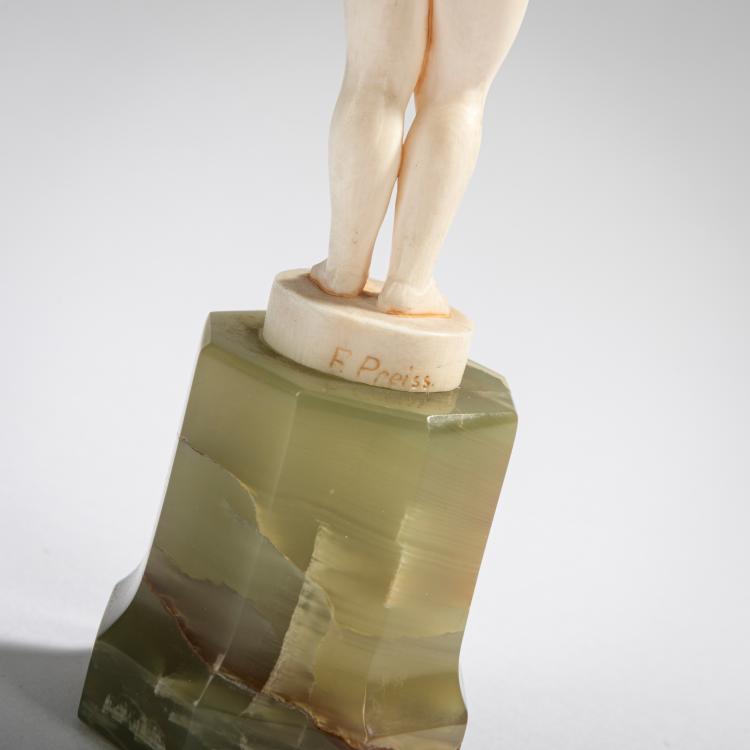 Bild 3 zu Objekt, Elfenbeinfigur 'M&auml;dchen mit Schatulle', vor 1914, Ferdinand Preiss, 178A 254