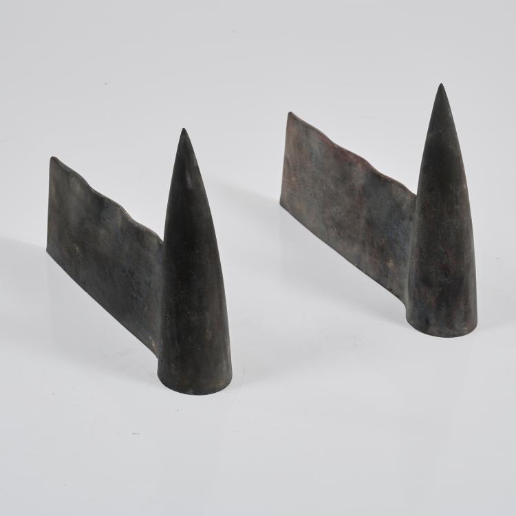 Hauptbild zu Objekt, Two andirons 'Tito Lucifer', 1986/87, Philippe Starck, O.W.O, Montfort-l'Amaury, 177A 138