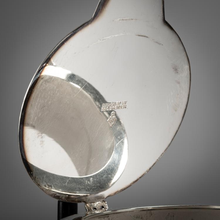 Bild 1 zu Objekt, Weinkanne, um 1881, Christopher Dresser, Hukin & Heath, Birmingham, 178A 452