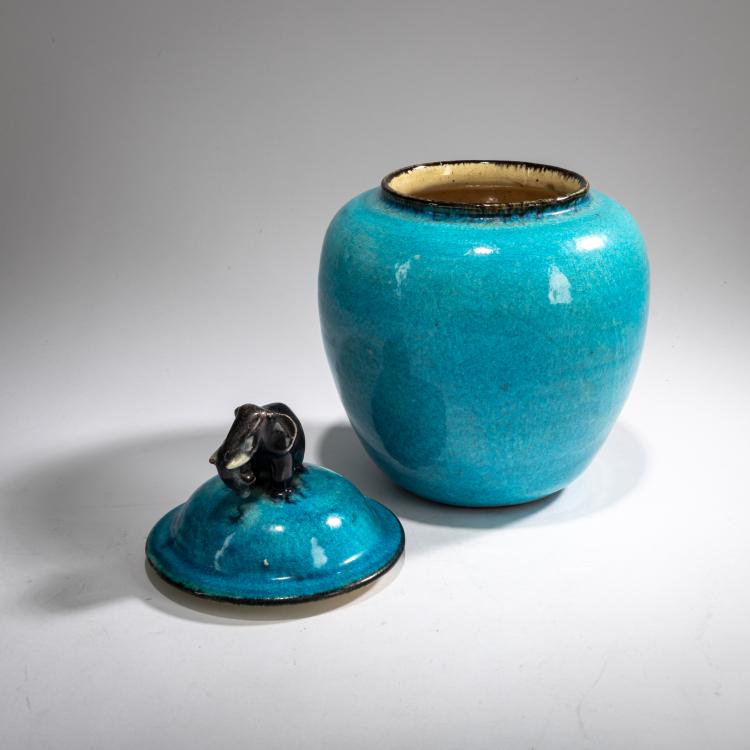 Bild 2 zu Objekt, 'Lid Vase with Elephant Knob', 1926, Max Laeuger, Karlsruhe, Majolikamanufaktur, 178A 367