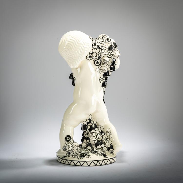 Bild 1 zu Objekt, Steingutfigur 'Putto mit Blumen (Fr&uuml;hling), um 1907, Michael Powolny, Vereinigte Wiener und Gmundner Keramik, 178A 387
