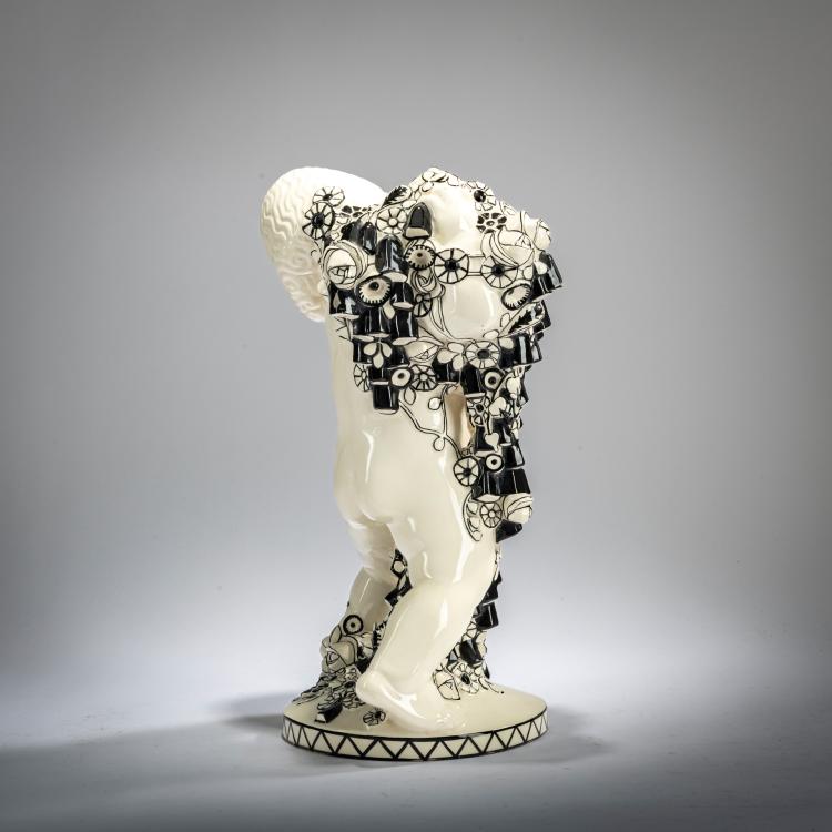 Bild 3 zu Objekt, Steingutfigur 'Putto mit Blumen (Fr&uuml;hling), um 1907, Michael Powolny, Vereinigte Wiener und Gmundner Keramik, 178A 387