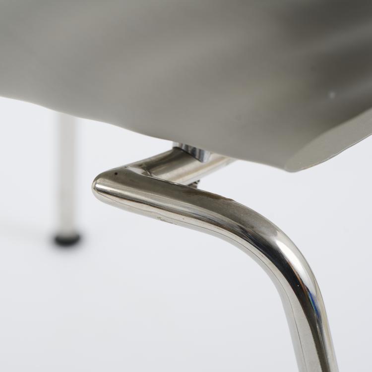 Bild 4 zu Objekt, Zwei St&uuml;hle 'Tom Vac', 1997 (Entwurf), Ron Arad,Tom Vack, Arad Ron Associates, London, 178B 923