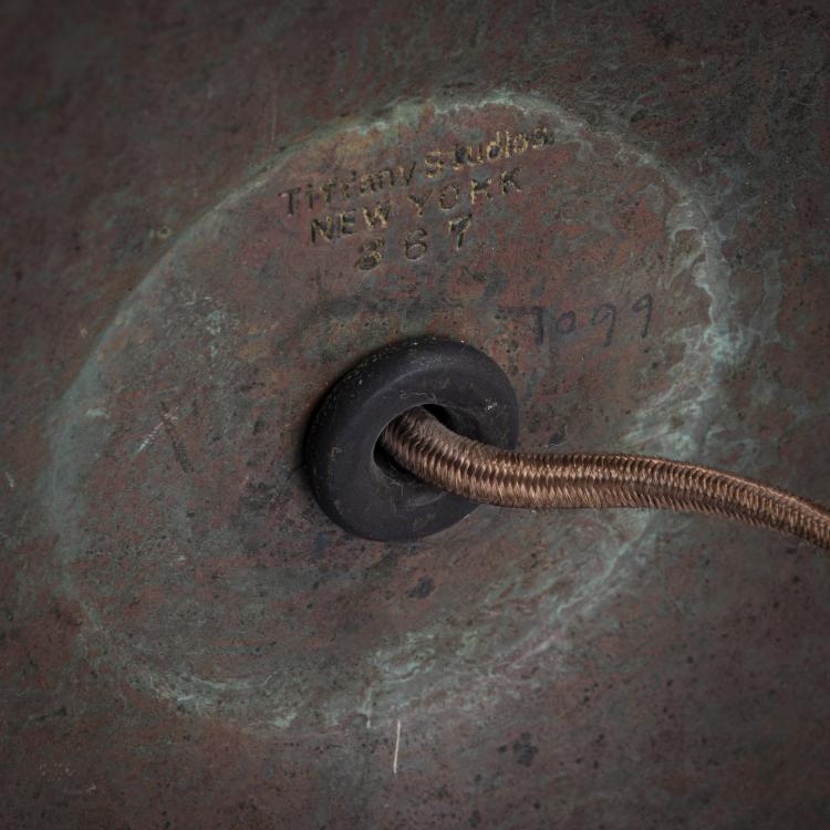 Bild 2 zu Objekt, Tischleuchte 'Apple Blossom', um 1904, Louis C. Tiffany, Tiffany Studios, New York, 178A 180